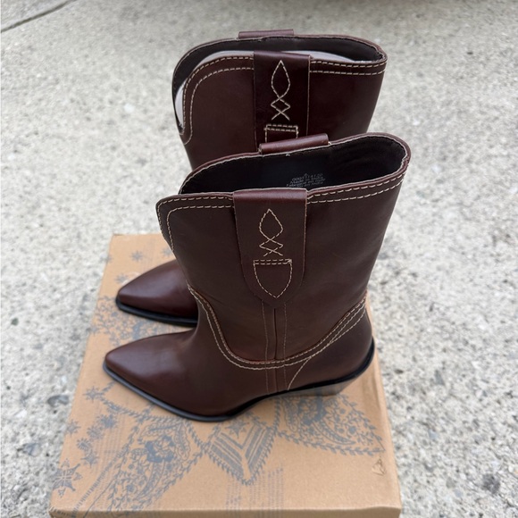 Brown Leather Western Boots - Picture 3 of 7